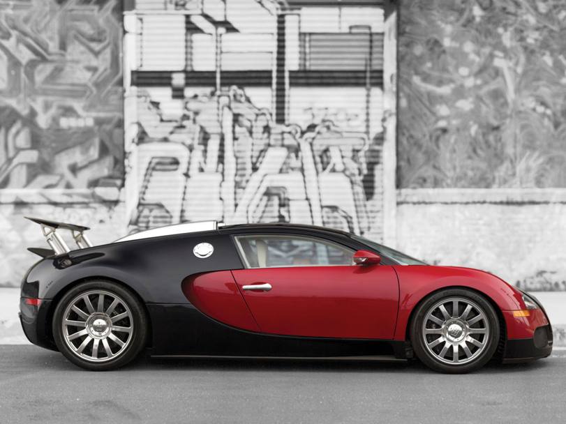 Tra le macchine andate all&#39;incanto c&#39;era anche la Bugatti Veyron con numero di tealio 1